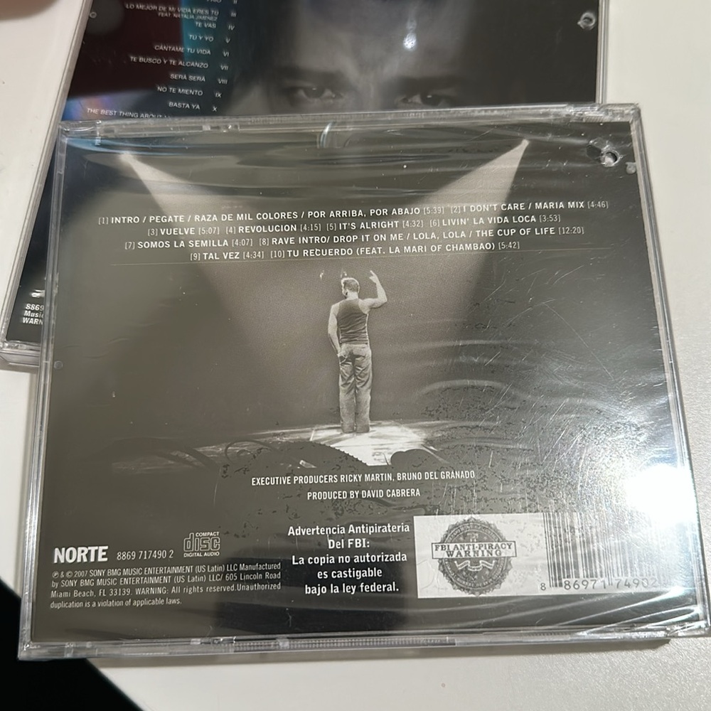 2 Ricky Martin CD Collection never open - Picture 5 of 5